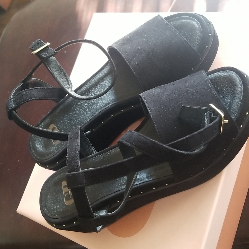 Shoes - Picture 2 of 5